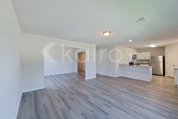 Building Photo - 236 Bluebonnet