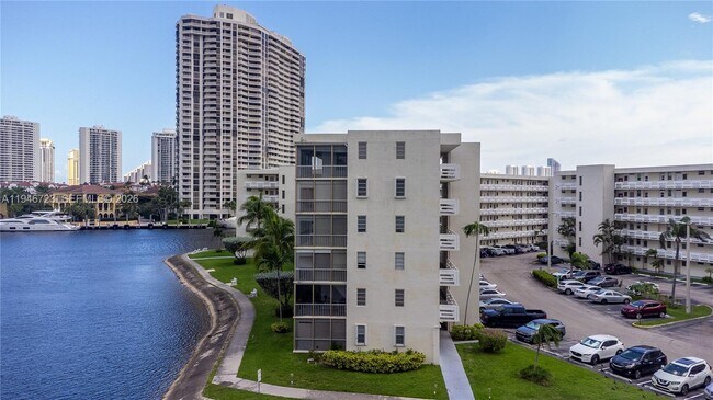 Building Photo - 3030 Marcos Dr