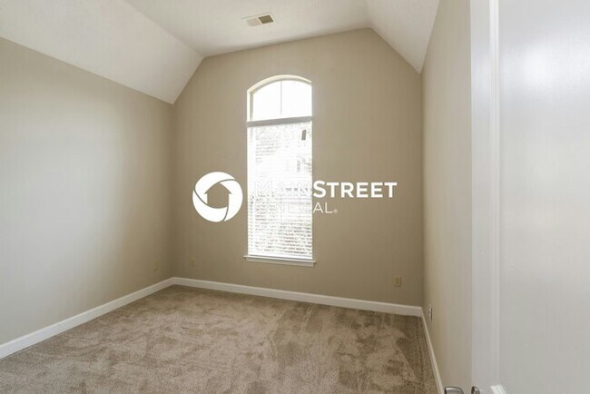 Building Photo - 3 Bedroom Pet-Friendly Home in Memphis, TN with Main Street Renewal