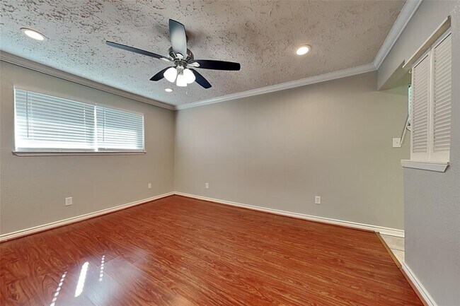 Building Photo - 5351 King Richard Dr