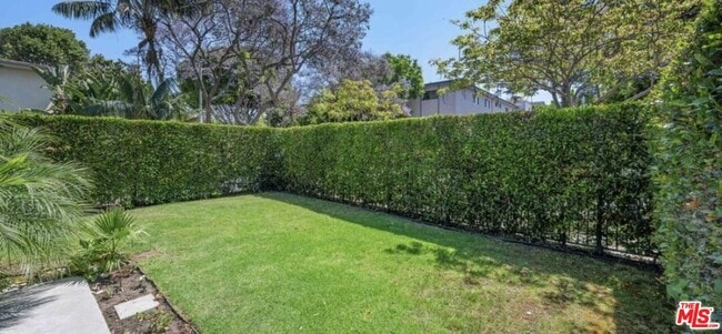 Building Photo - 1149 N Poinsettia Pl