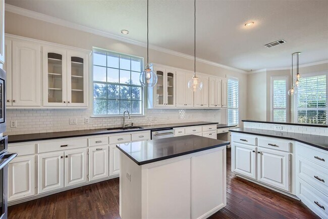 Building Photo - 2114 Cliffs Edge Dr