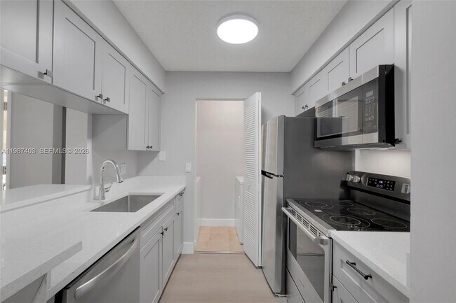 Building Photo - 1247 SW 46th Ave