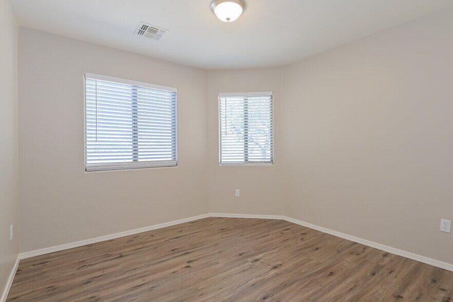 Building Photo - 7103 S Providence Dr