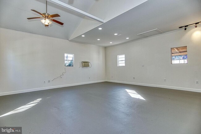 Building Photo - 3271 Annandale Rd