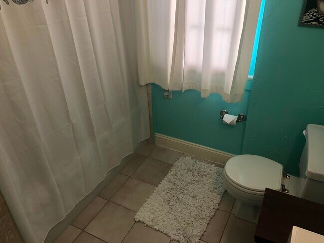 Building Photo - 425 El Vedado