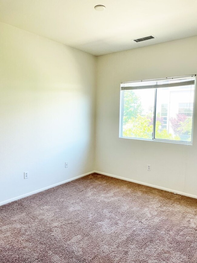 Building Photo - Cute 2 story home in Natomas, 2 master bed...