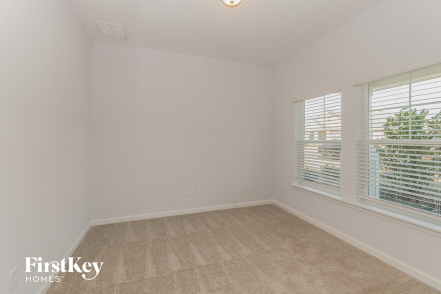 Building Photo - 3614 Oglebay Dr