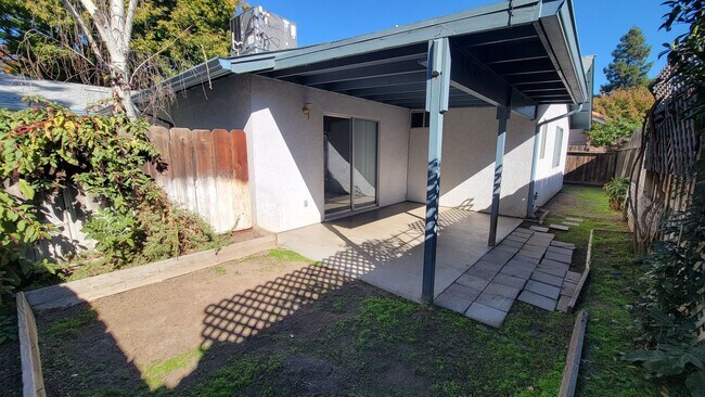 Building Photo - Sunnyside & Montero