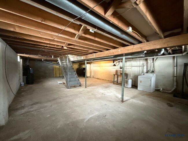 Building Photo - 4332 E Lake Rd