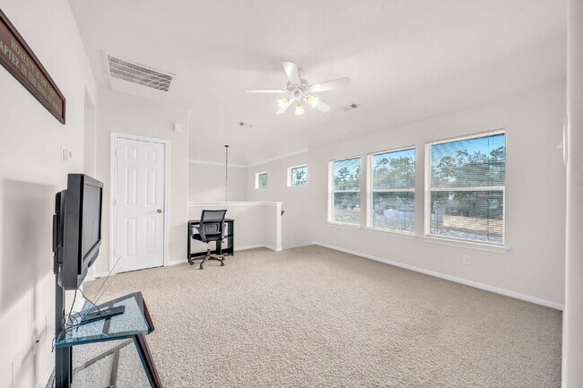 Building Photo - A beautifully maintained 3 bedroom, 2.5 bath home offering modern comfort in a quiet, desirable c...