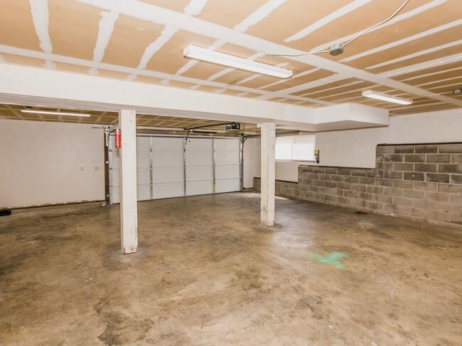 Building Photo - Great 3 Bedroom 2 Bath House!