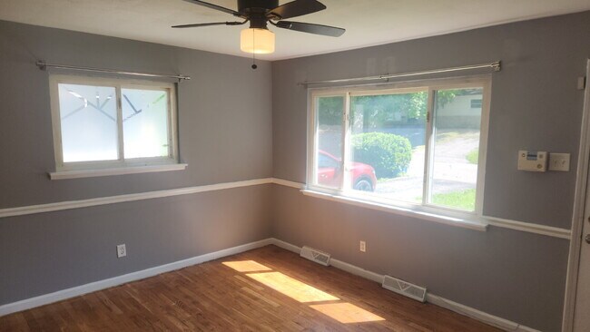 Building Photo - 10501 Baron Dr