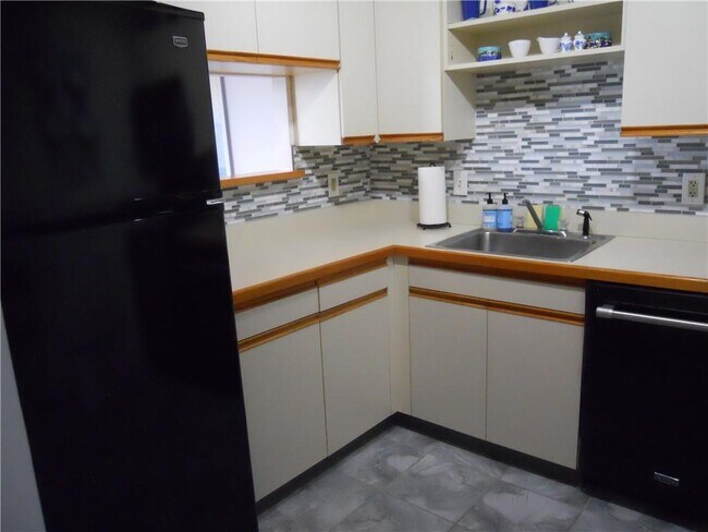 Building Photo - 1302 Capella S