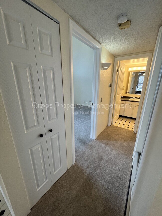 Building Photo - 9817 E Peakview Ave