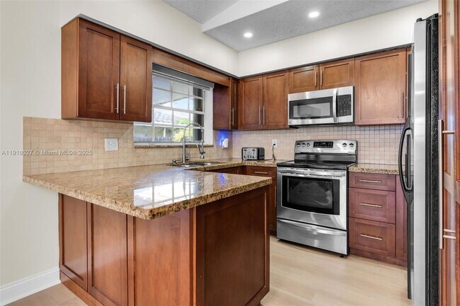 Building Photo - 9532 SW 154th Pl