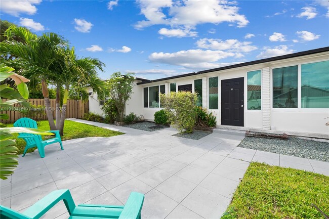 Building Photo - 1711 Funston St