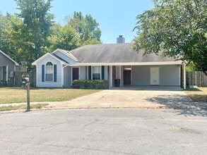 Building Photo - 310 Evergreen Way