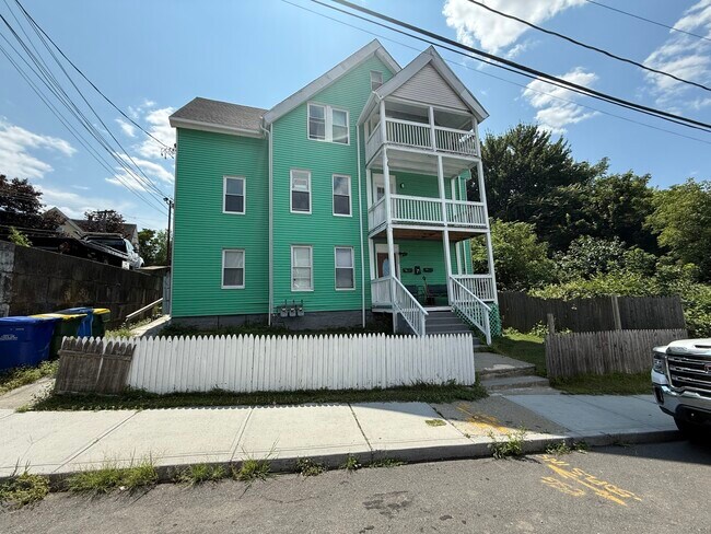Building Photo - 152 E Farm St