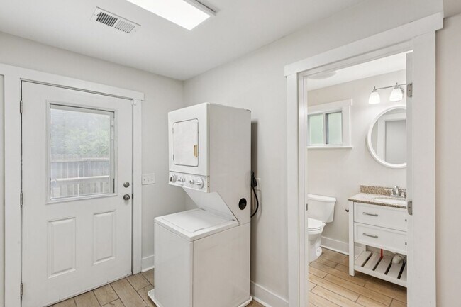 Building Photo - North Nashville Bungalow