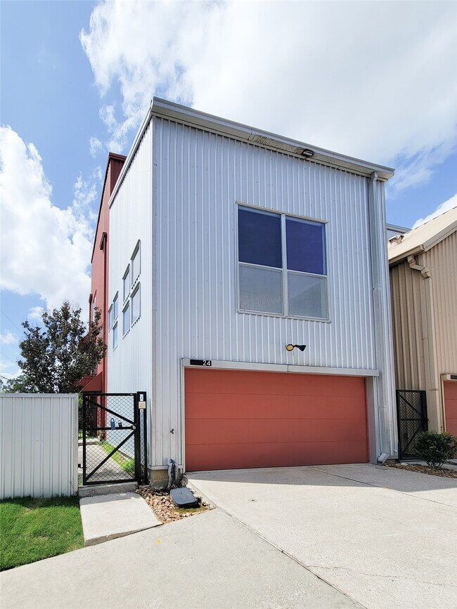 Building Photo - 2605 Calumet St