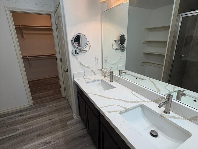 Building Photo - 6118 Fraile Dr