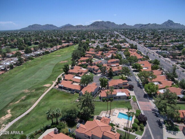 Building Photo - 4020 E Laurel Ln