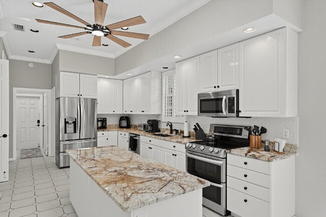 Building Photo - Winter season on the Boca Royale golf course, furnished pool home with club membership