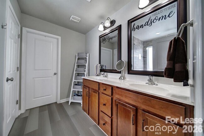 Building Photo - 6125 Kilchurn Dr