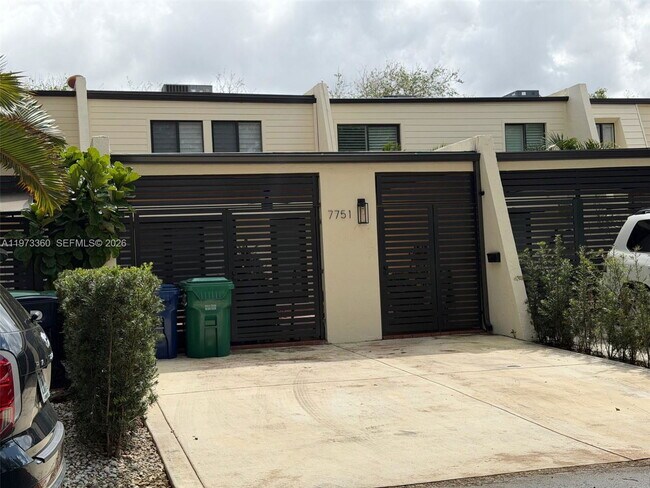 Building Photo - Southwest 102nd Place, Miami, FL 33173 - 3 BR 2.5 BA townhouse