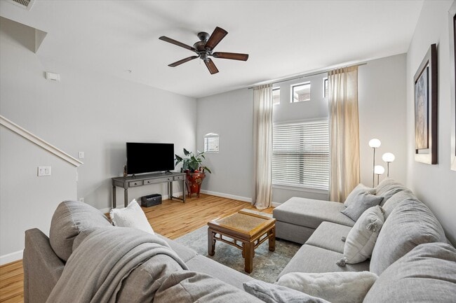 Building Photo - 8715 Meadowcroft Dr