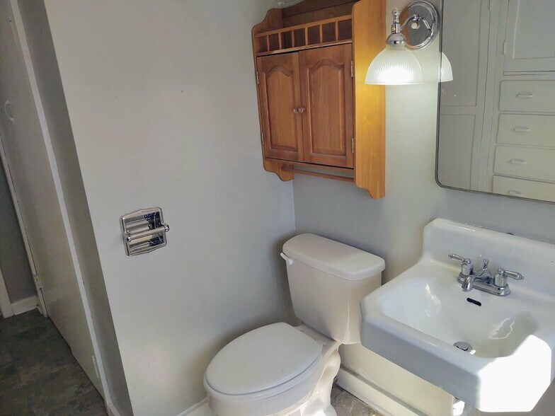 Building Photo - 159 E 100 S