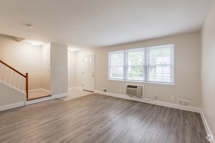 3BR, 1.5BA - 1040SF - Bullocks Point