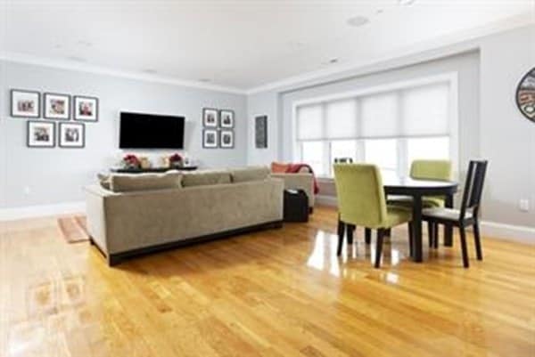 Building Photo - 360 W 2nd St