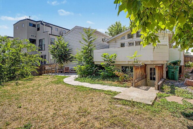 Building Photo - "Charming 3-Bed Townhouse in Denver's Heart – Spacious 1350 Sq Ft Living!"