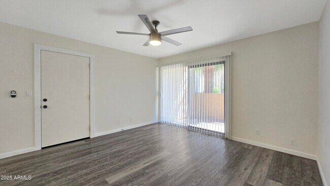 Building Photo - 8055 E Thomas Rd