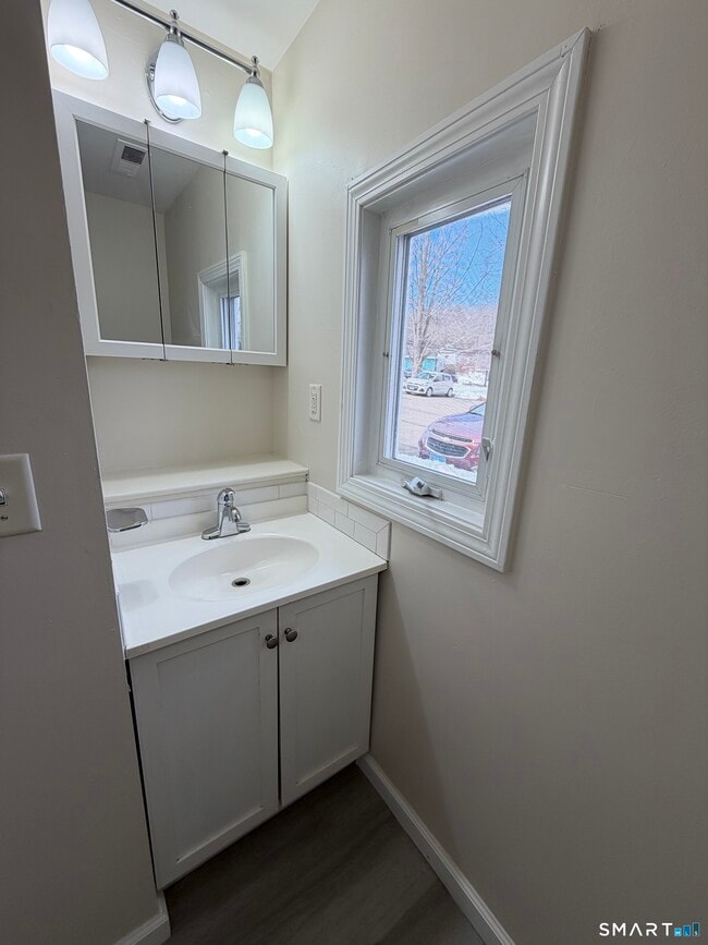 Building Photo - 267 Branford Rd