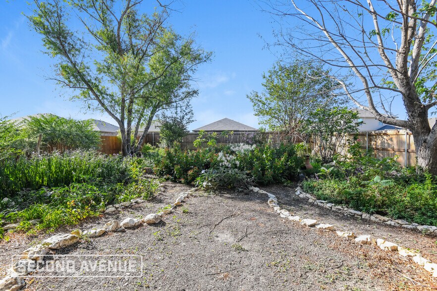 Building Photo - 6237 Hereford Dr