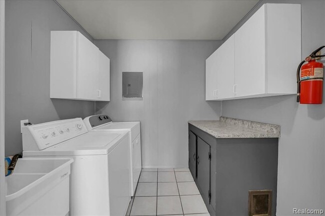 Building Photo - 26435 Tawas St