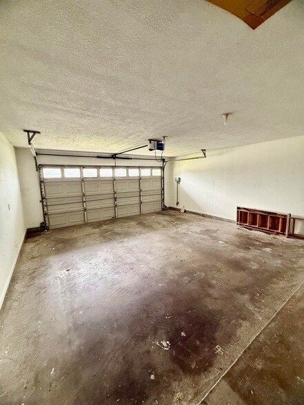 Building Photo - 4631 Inwood Dr