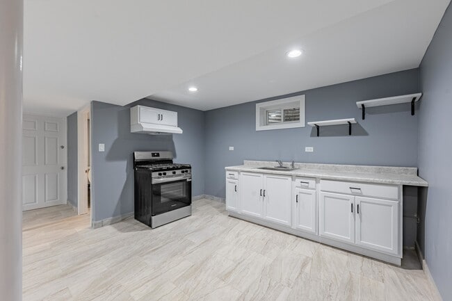 Building Photo - 7055 W 63rd St