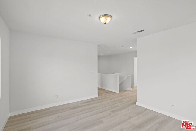 Building Photo - 16850 Merion Ln