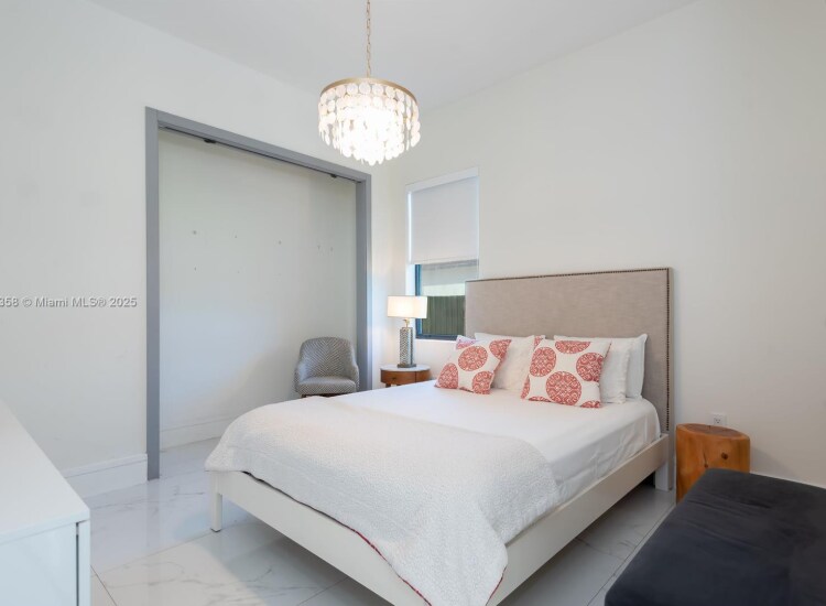 Building Photo - 17320 SW 92nd Ct