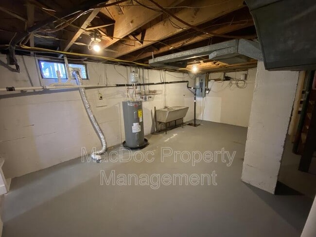 Building Photo - 1705 Bragg Rd