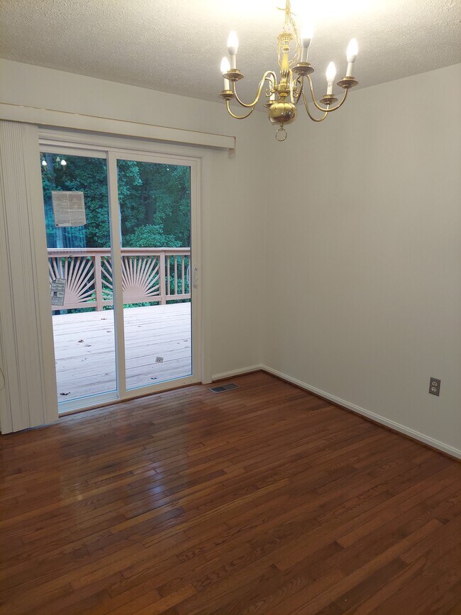 Building Photo - 4073 Silver Park Ter
