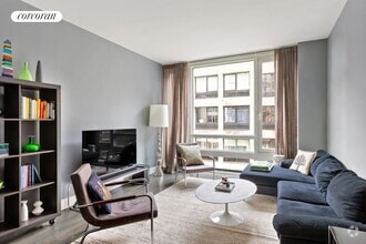 Building Photo - 261 W 28th St
