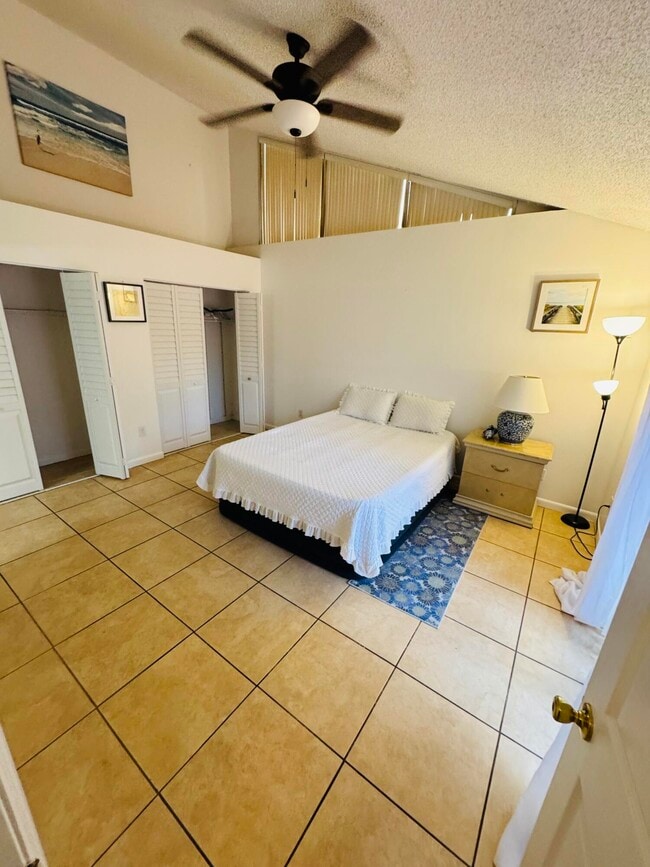 Building Photo - 1057 Summit Trail Cir