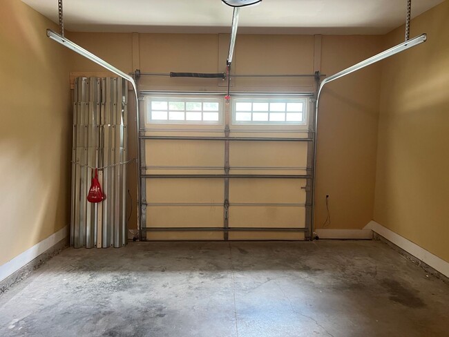 Building Photo - Move In Special! Half Off First Full Month...