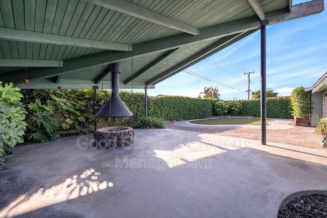 Building Photo - 5111 Roxborough Dr