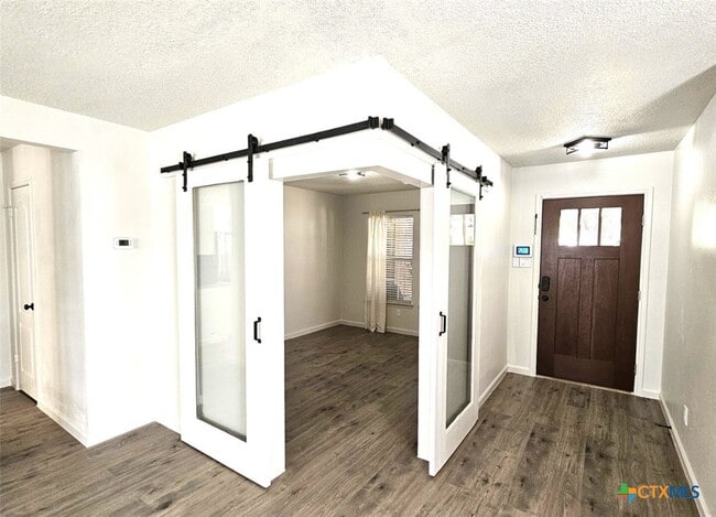 Building Photo - 1648 Dogwood Ln